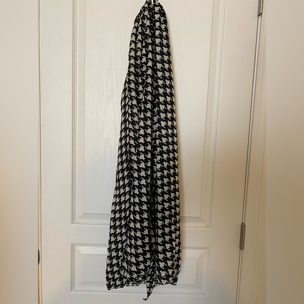 Old Navy Houndstooth scarf